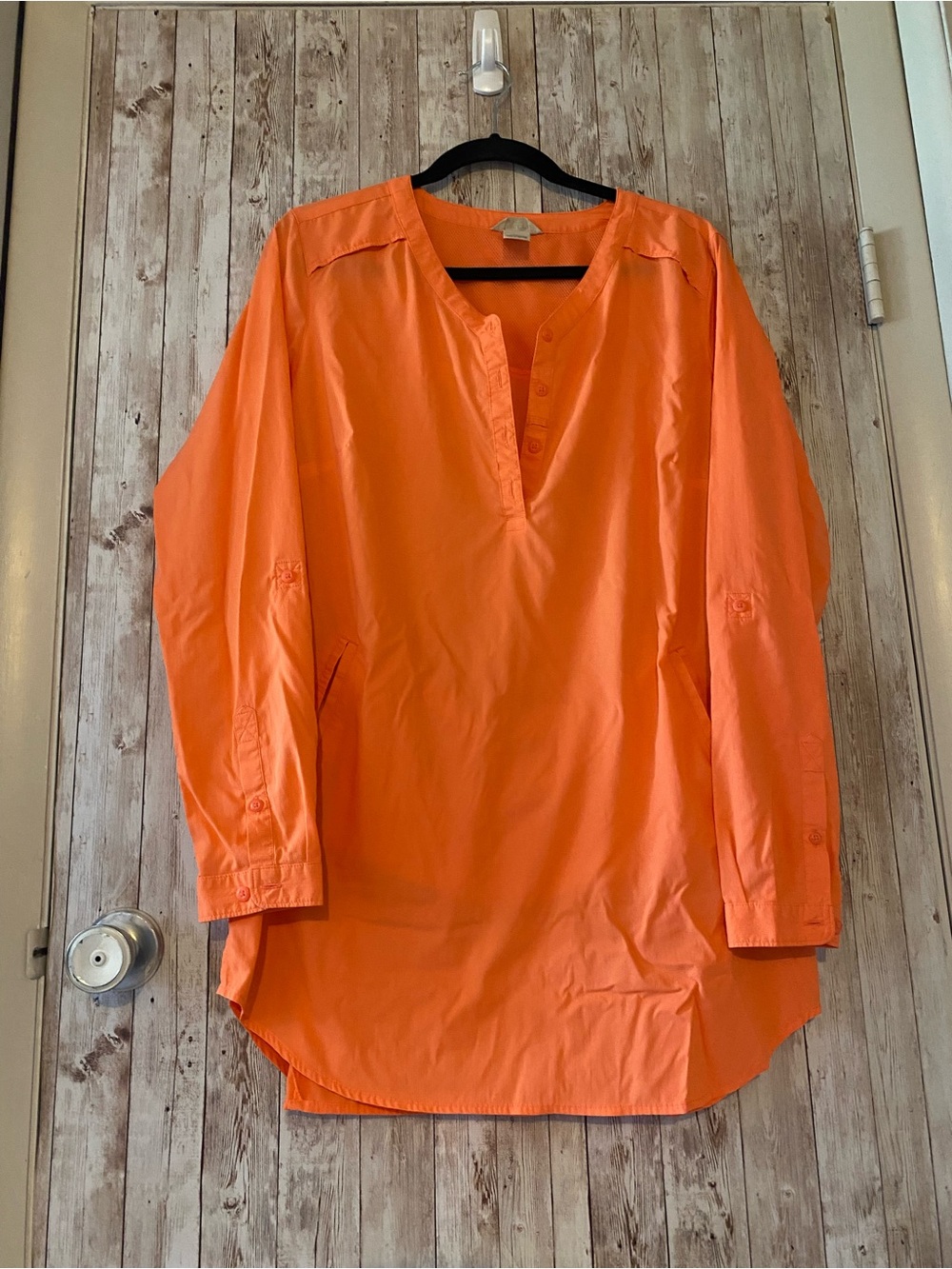 Duluth Trading Co Salmon / coral tunic outdoors size Large Vented long sleeve